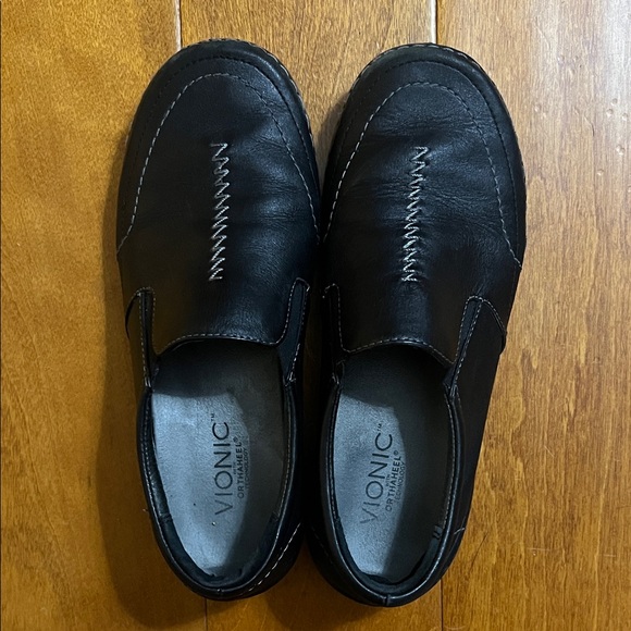 Vionic Shoes - Vionic Addison Black Leather Slip On Shoes Sz  7.5 Orthaheel Comfortable Casual